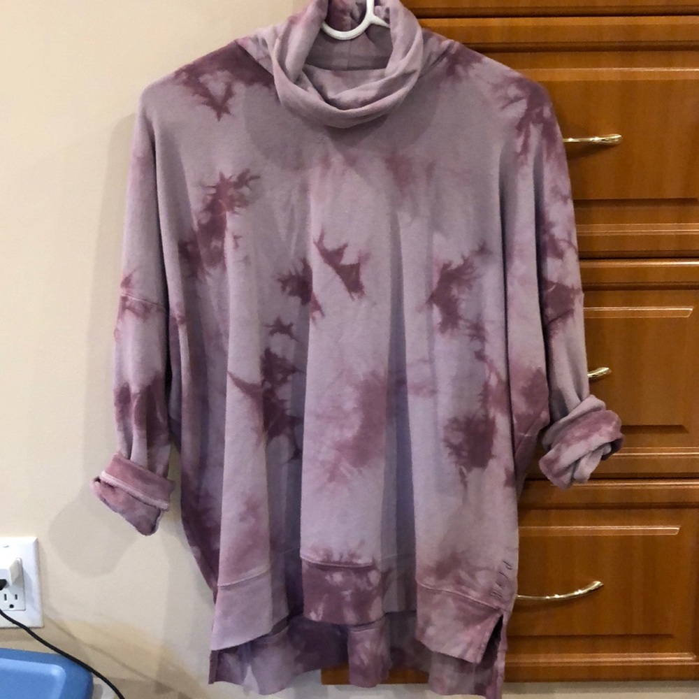 The dye mock neck